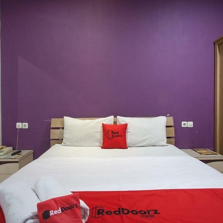 Reddoorz @ Urip Sumoharjo Hotel Surabaya Kültér fotó