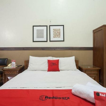 Reddoorz @ Urip Sumoharjo Hotel Surabaya Kültér fotó